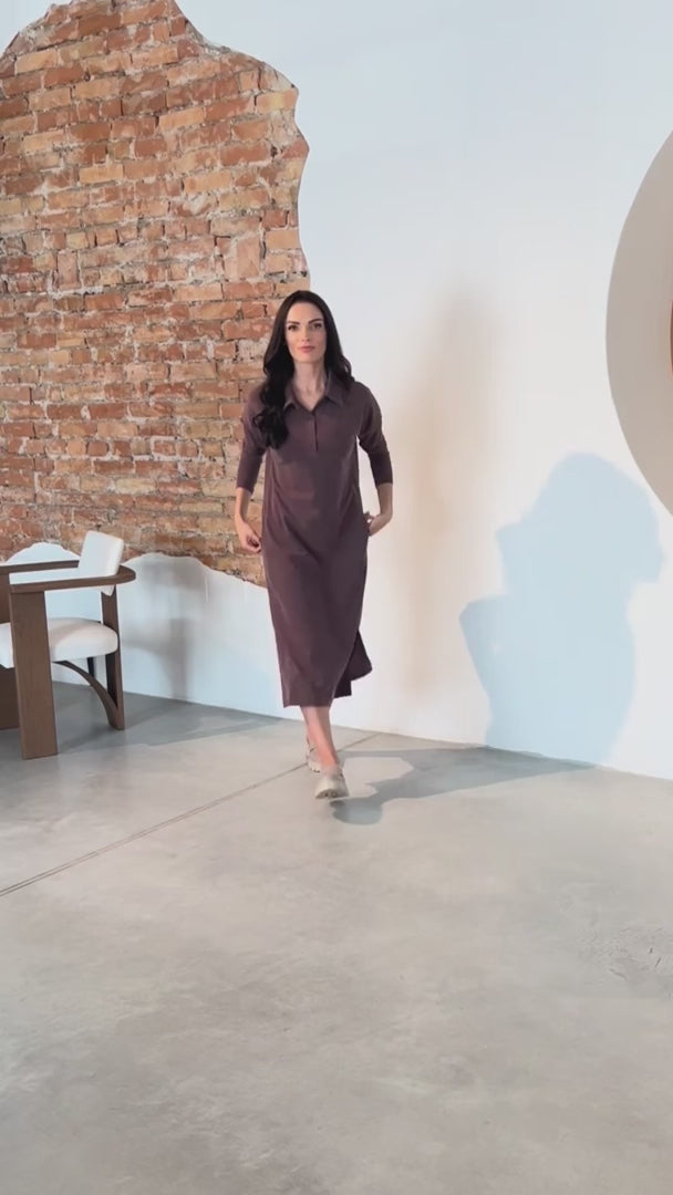 Laadi video üles: ilga suknelė su apykakle judesyje