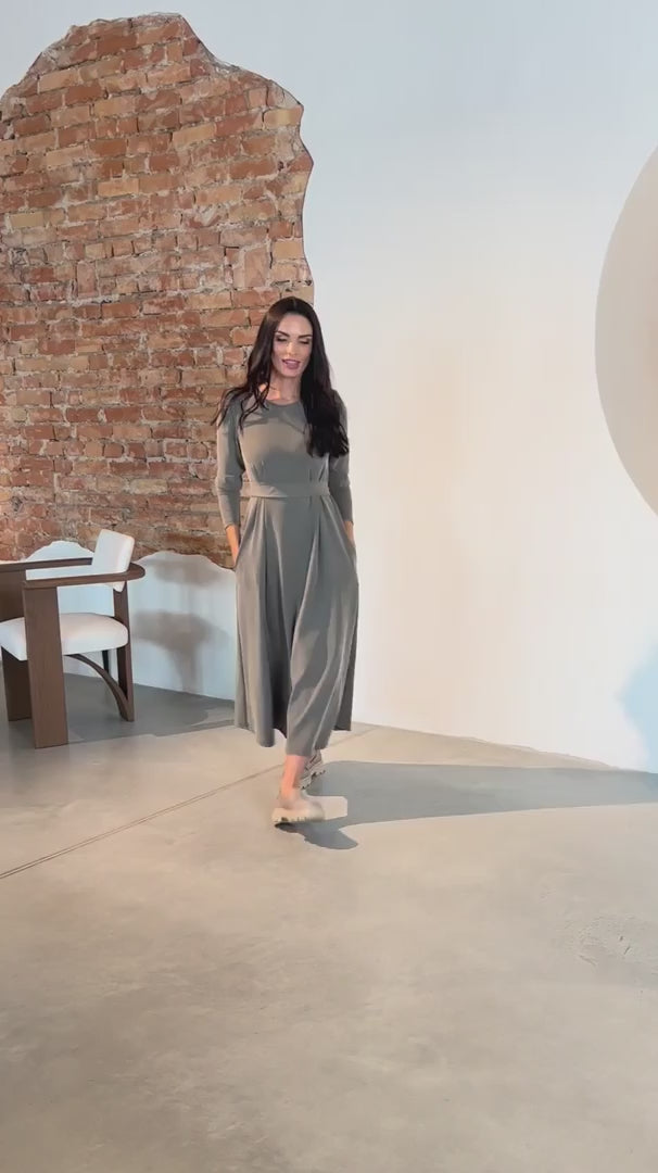 Laadi video üles: ilga suknelė su dirželiu judesyje
