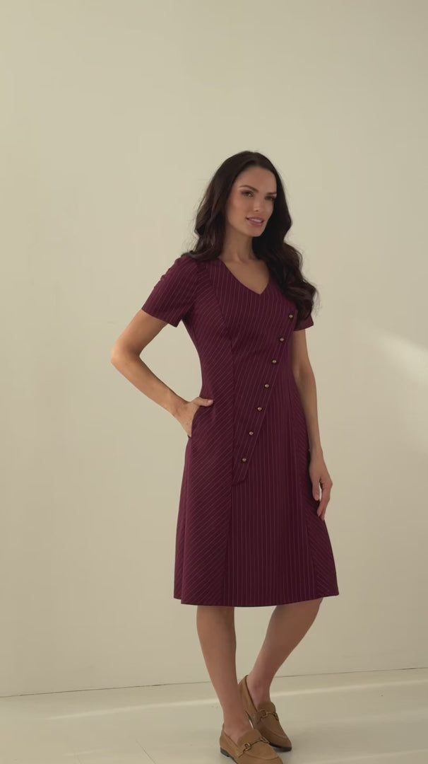 Laadi video üles: klasikinė A silueto suknelė